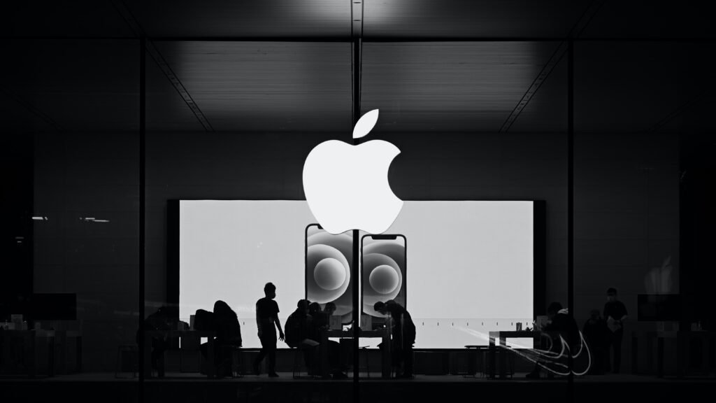 Apple Removes Russia’s Largest Social Network From the App Store