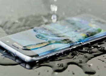 What To Do When Your Smartphone Gets Wet