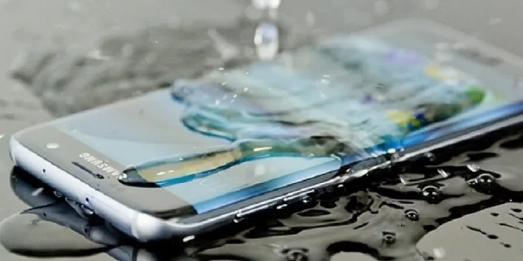 What To Do When Your Smartphone Gets Wet